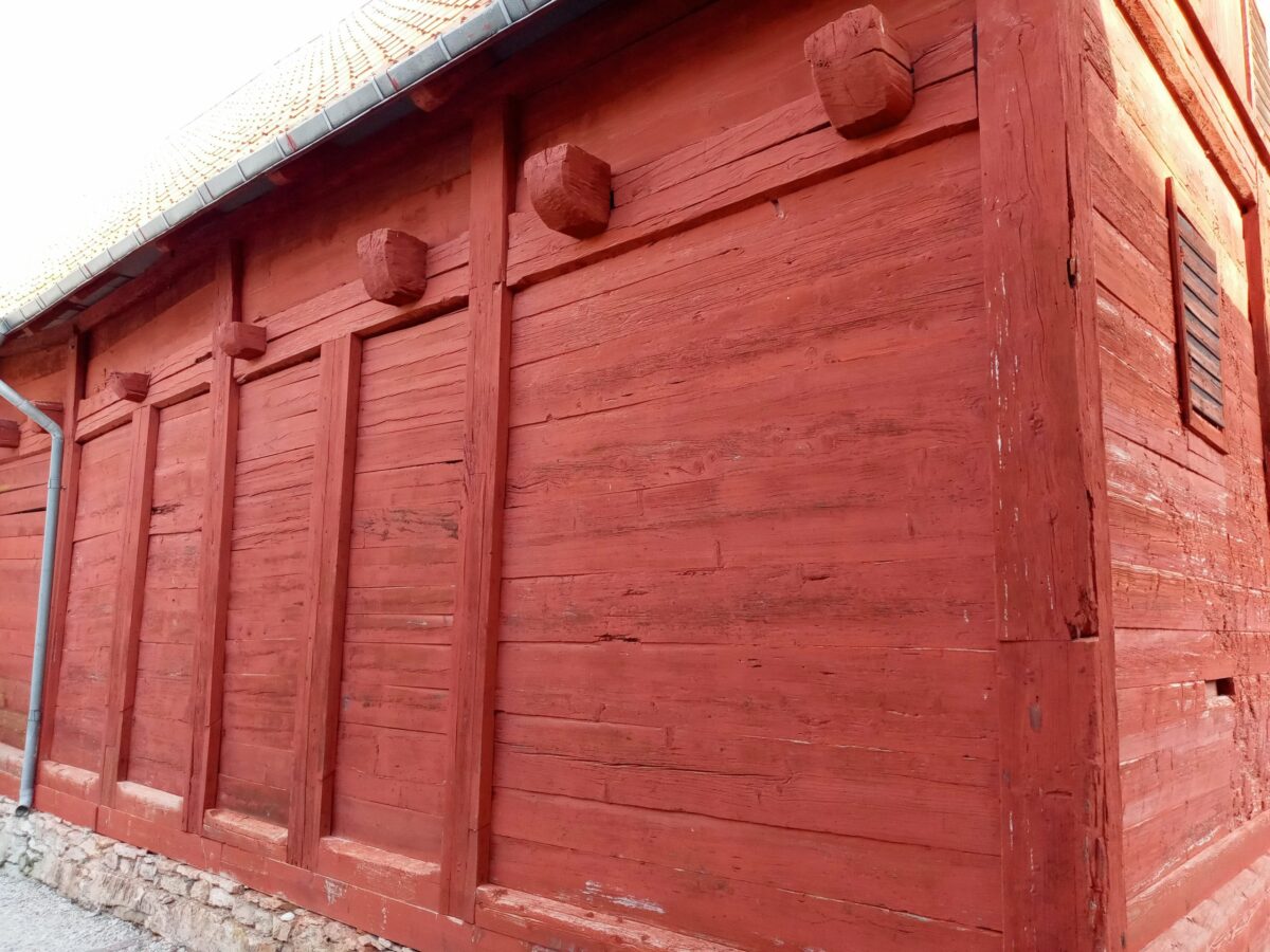 photo of red barn